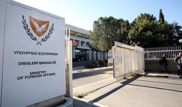 Rum Dışişleri Bakanlığı, Guterres'in raporlarındaki “eşit mesafelerden” memnun değil