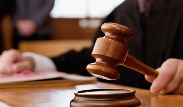 Ceza alan sanık savcıya saldırdı