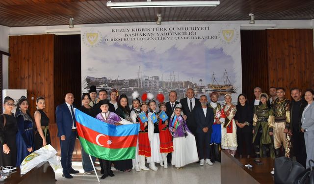 Ülkede misafir olarak bulunan halk dansları ekipleri Ataoğlu’nu ziyaret etti