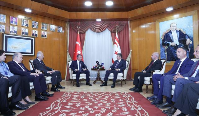 Başbakan Üstel, CHP Genel Başkanı Özel’i kabul etti