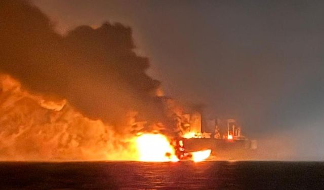 Karadeniz'de 2 gemide yangın...