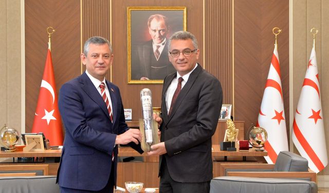 Cumhurbaşkanı Erhürman, CHP Genel Başkanı Özel'i kabul etti