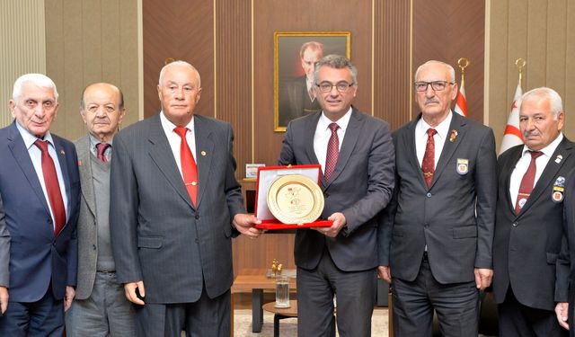 Erhürman, Kıbrıs Türk Barış Kuvvetleri Gaziler Derneği yetkililerini kabul etti