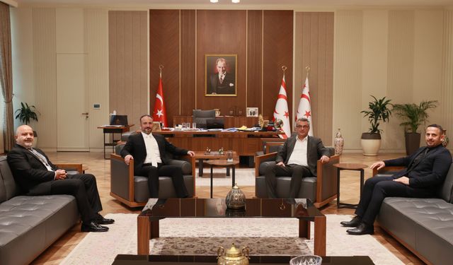 Erhürman, Yakın Doğu Üniversitesi Mütevelli Heyeti Başkanı ve beraberindeki heyeti kabul etti