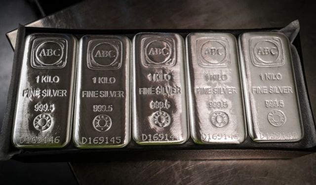 Gümüş sert düştü