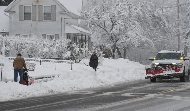 ABD'de on binlerce hane elektriksiz kaldı