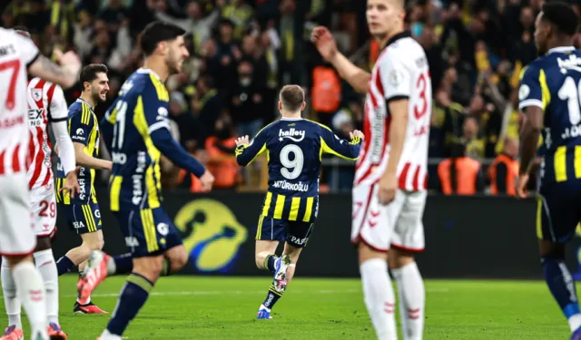 Samsunspor'u eleyen Fenerbahçe, Galatasaray'ın rakibi oldu