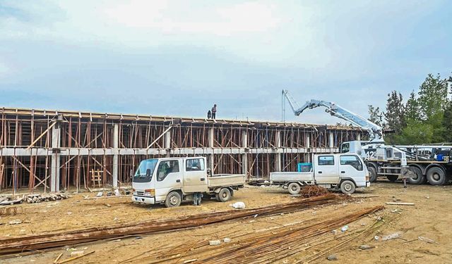 Alayköy Spor Tesisi’nde tribün çalışmaları hızla ilerliyor