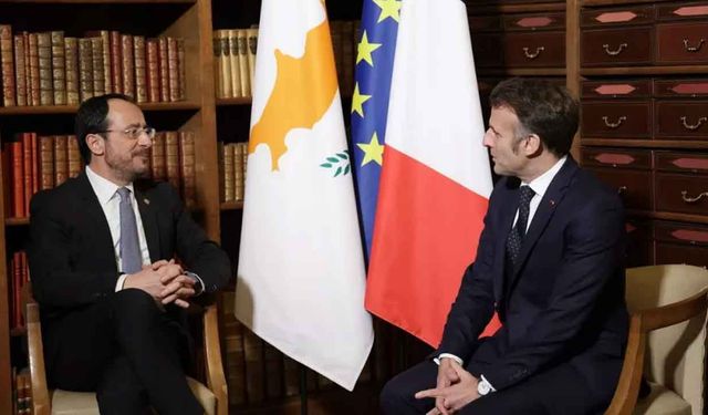 Hristodulidis Paris’te Macron’la baş başa görüştü