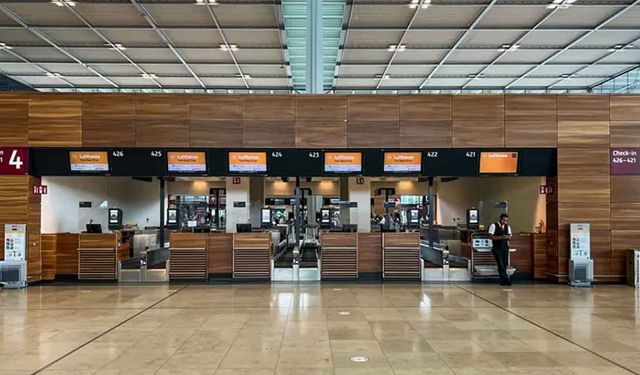 Münih Havalimanı’nda havacılık krizi: 500 yolcu uçaklarda sabahladı