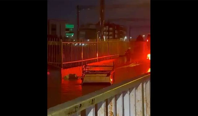 İzmir'de suyla dolan alt geçitte kamyonette mahsur kalan sürücü öldü