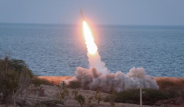 İran, kayıp pilotu arayan başka Amerikan uçağını düşürdü
