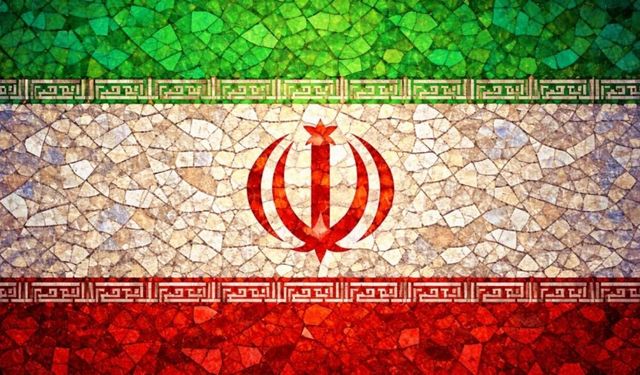 İran: Trump kara harekatına kalkışırsa ABD askerleri Basra Körfezi'ndeki köpekbalıklarına yem olacak