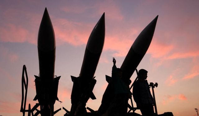 İran ordusu bu geceden itibaren "taarruz operasyonlarını" artıracağını duyurdu