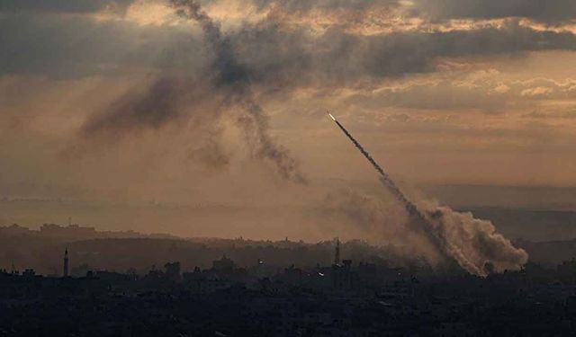 İsrail basını: Hizbullah, bu akşam son dalgada İsrail'e 100 roket attı