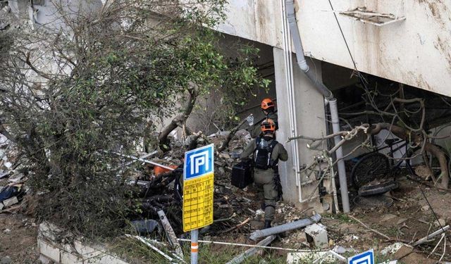 İran'dan atılan füzeler Tel Aviv’e isabet etti