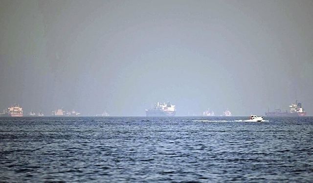 Hürmüz Boğazı'ndan "İran'a ait olmayan" ilk ham petrol tankeri geçiş yaptı