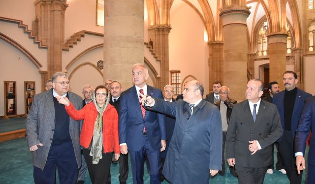Ataoğlu ve Ersoy Selimiye Camii ile Ramazan Sokağı’nı ziyaret etti