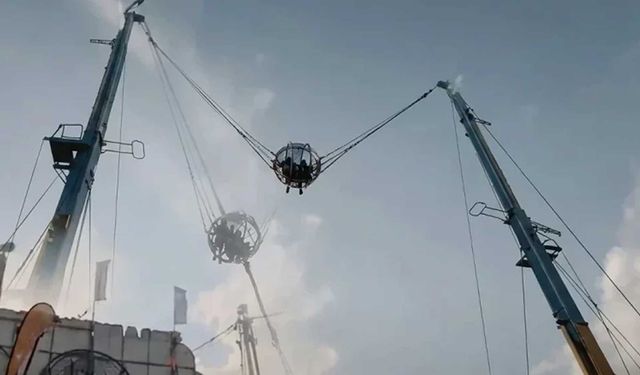 İspanya’da lunaparkta dev sapan olarak bilinen oyuncağın halatı koptu!