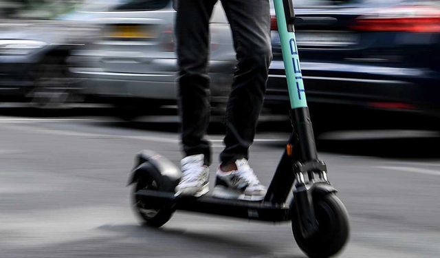 Polis uyardı: Kaldırımlarda scooter kullanımı yasak