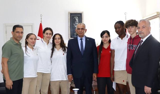 Çavuşoğlu: Başarılı sporcularımıza burs sağlanması için YTB ile çalışma yürütüyoruz
