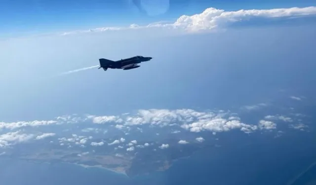 Türk Hava Kuvvetleri, Kıbrıs Adası'nın güneyinde eğitim uçuşu yaptı