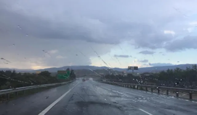 Rum polisi şiddetli yağış nedeniyle Lefkoşa-Limasol otoyolundaki sürücüleri uyardı!