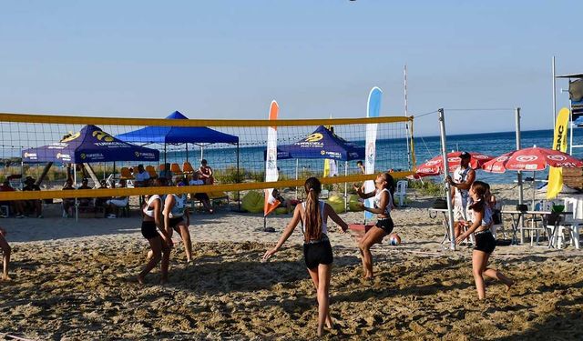 DAÜ’de 3’lü Plaj Voleybolu Turnuvası ve “Colour Fest” düzenlendi