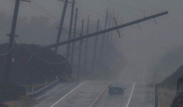Hawaii'de Lala Kasırgası nedeniyle 60 binden fazla hane elektriksiz kaldı