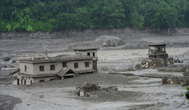 Nepal'de selde hayatını kaybedenlerin sayısı 162'ye yükseldi