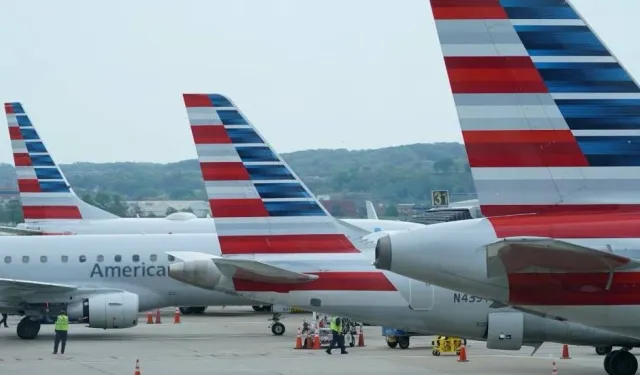 Uçuş kodu karışıklığı nedeniyle iki American Airlines uçağı kazadan kıl payı kurtuldu