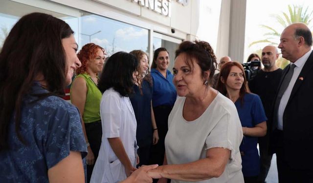 Zerrin Üstel, Fizik Tedavi ve Rehabilitasyon Merkezi’ni ziyaret etti