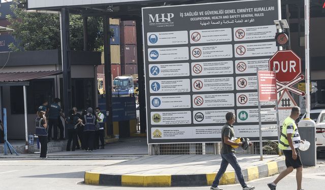 Mersin Limanı'nda kimyasal sızıntı: Yoğun kokudan 35 kişi etkilendi