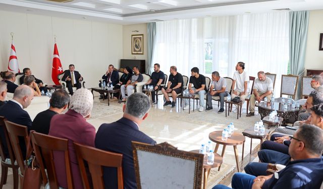 Yılmaz, acılı ailelerle görüştü: Ailelerimizin yanında olmaya devam edeceğiz