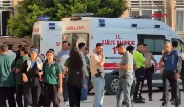 Manisa Turgutlu'da lisenin önünde silahlı saldırı: Yaralılar var