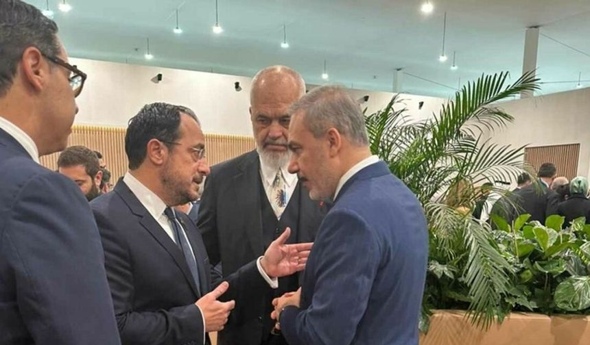 Fidan ve Hristodulidis arasında 15 dakikalık görüşme