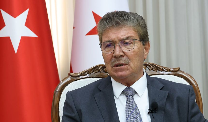 Başbakan Üstel’den Güney Kıbrıs’taki bayrak yakma eylemine sert tepki!