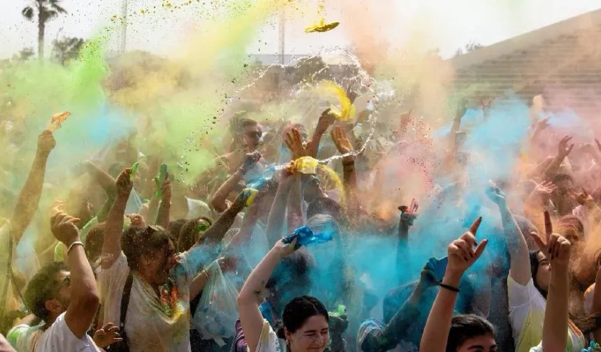 DAÜ Color Fest’le renklendi