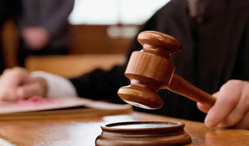 Ceza alan sanık savcıya saldırdı