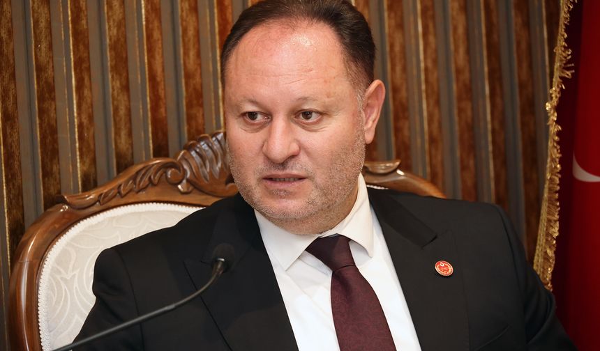 Öztürkler: Bayrağımıza kinle yaklaşanlar karşılarında bir halkın onurunu, tarihini ve geleceğini bulur