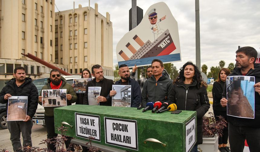 KTOEÖS, Başbakanlık Işıklarında sembolik tabutlu eylem gerçekleştirdi