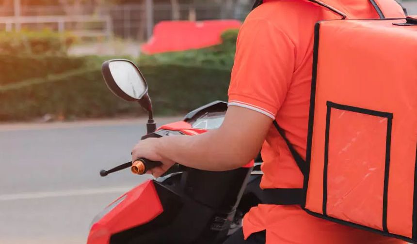 Maskeliler paket servis elemanına saldırdı