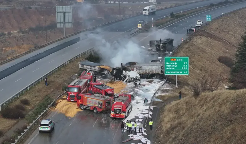 Gaziantep'te 3 tır çarpıştı, araçlar alev aldı!