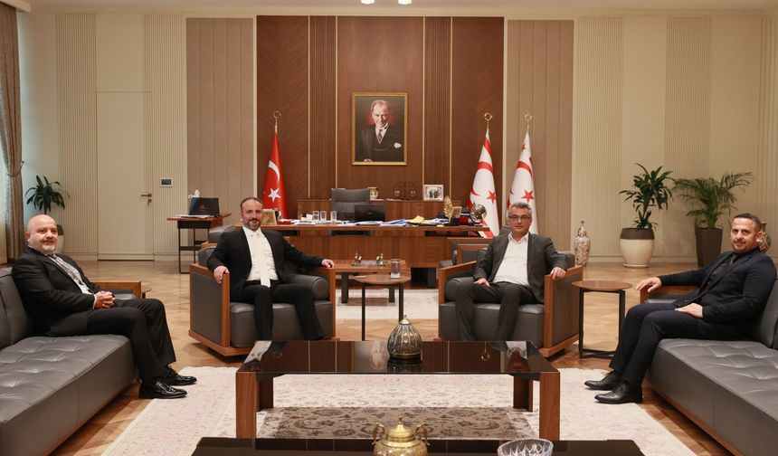 Erhürman, Yakın Doğu Üniversitesi Mütevelli Heyeti Başkanı ve beraberindeki heyeti kabul etti