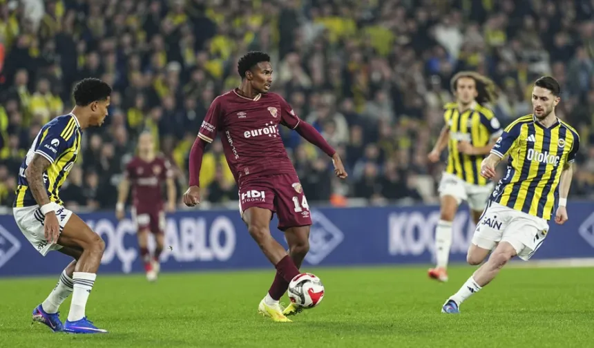 Fenerbahçe şampiyonluk yarışında yara aldı