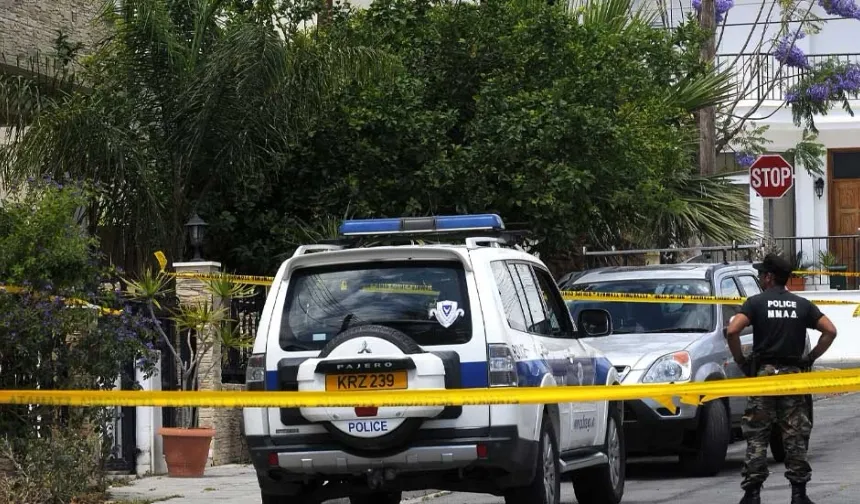 3 genci bıçaklayarak 1200 euro çaldılar