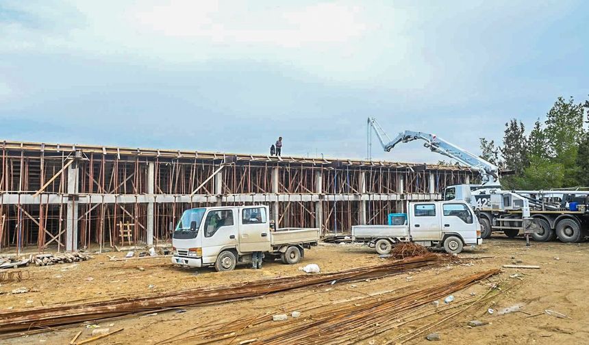 Alayköy Spor Tesisi’nde tribün çalışmaları hızla ilerliyor