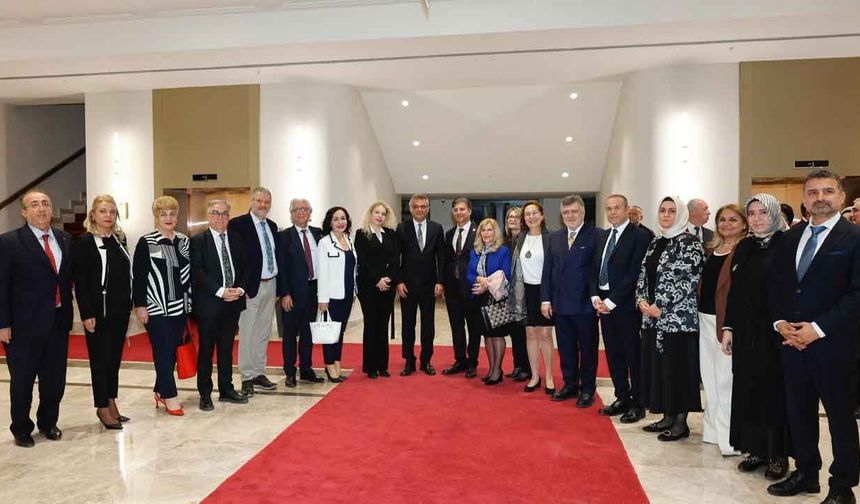 Cumhurbaşkanı Erhürman, Türk Dünyası Arabulucular Birliği ve Kıbrıs Türk Barolar Birliği'ni kabul etti