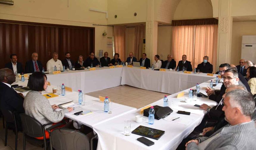 Kıbrıslı Türk ve Kıbrıslı Rum siyasi partiler ara bölgede bir araya geldi