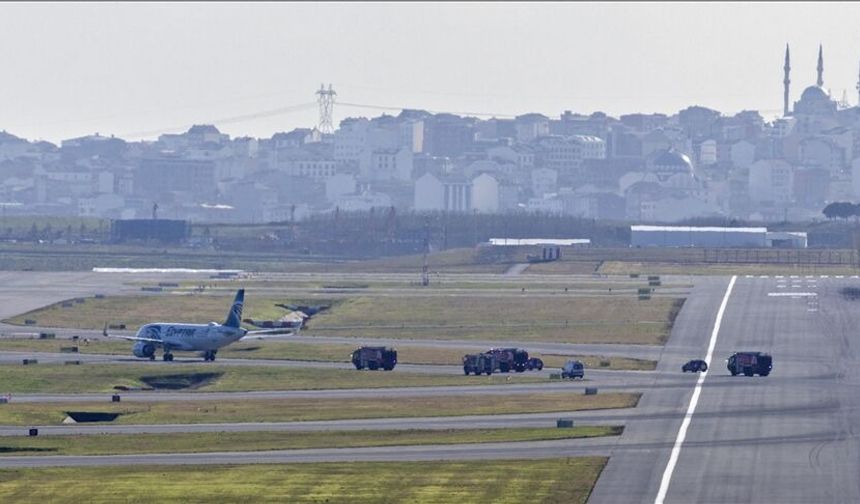 Egyptair yolcu uçağı İstanbul Havalimanı'na acil iniş yaptı